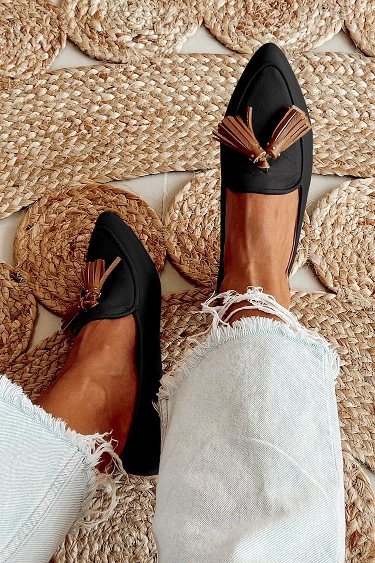 Mocasines puntiagudos con borlas