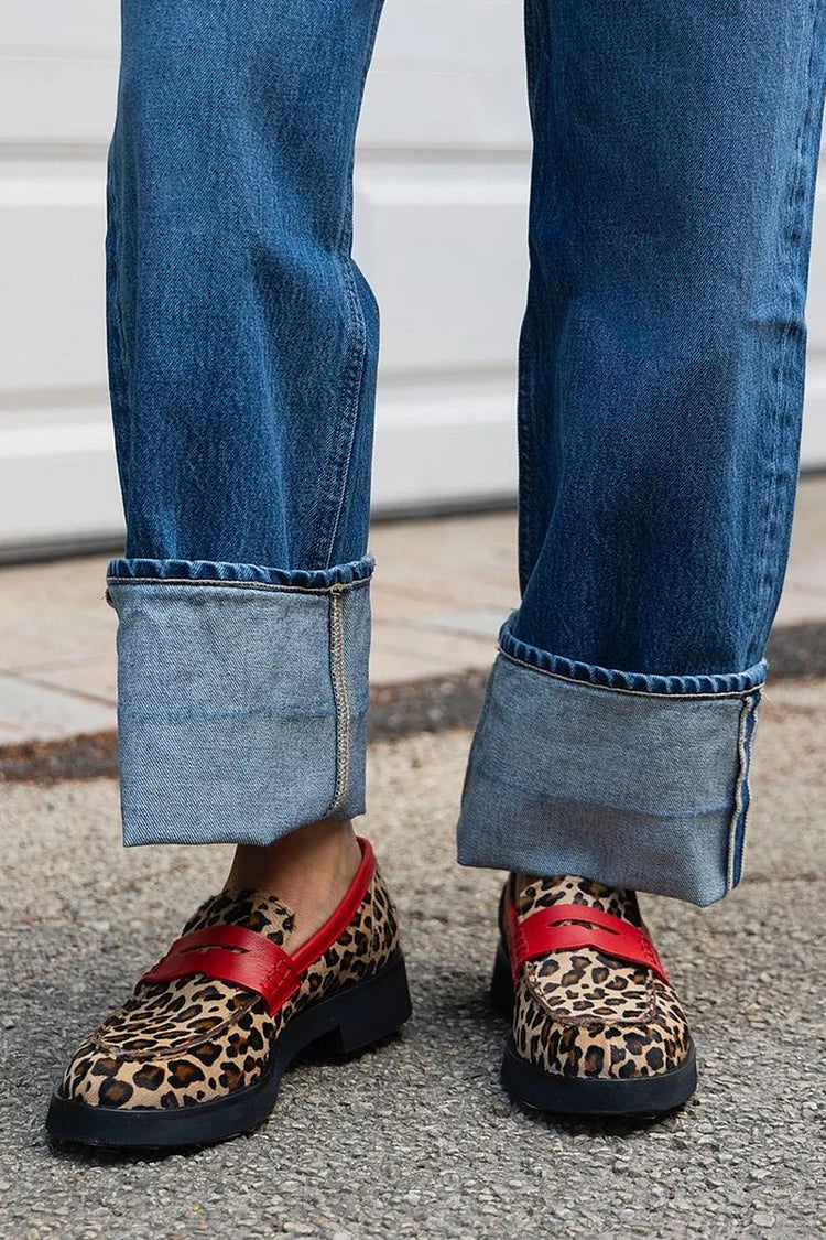 MOCASINES DE LEOPARDO CON DETALLES ROJOS