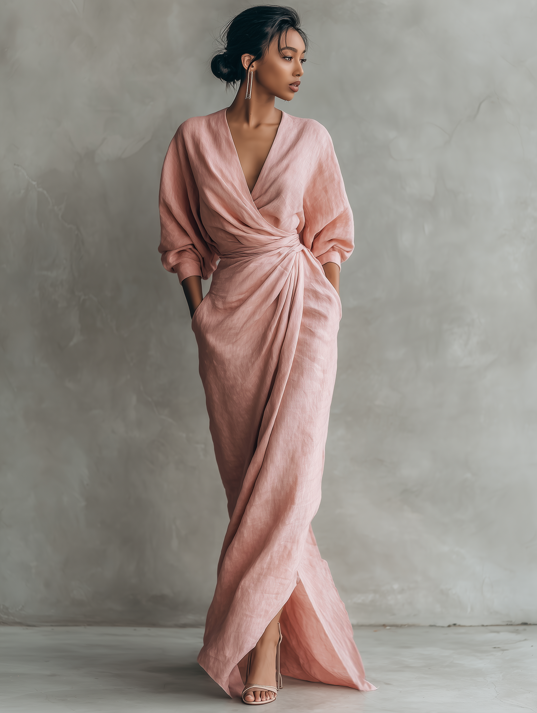 Vestido largo minimalista rosa de lino con escote en V para mujer