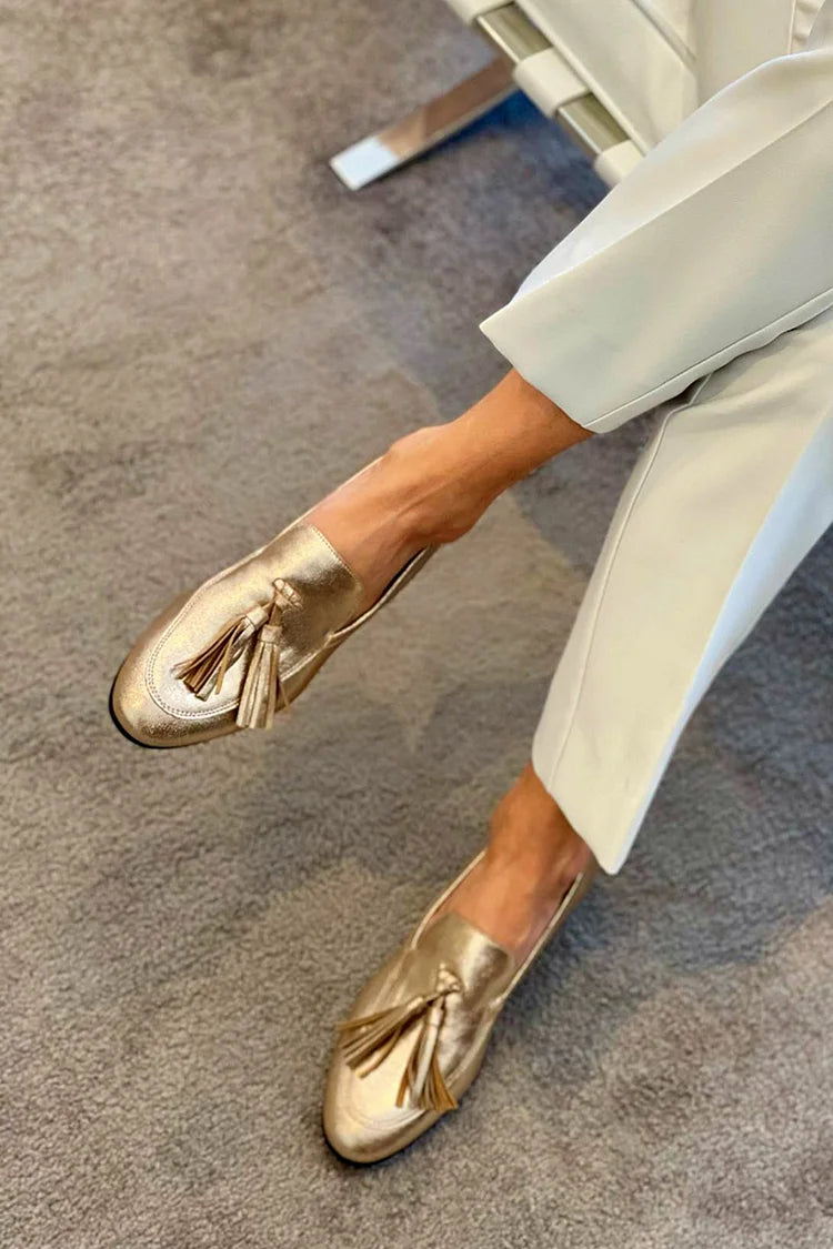 MOCASÍN DORADO CON BORLAS