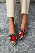 Mocasines de punta con detalles de flecos.