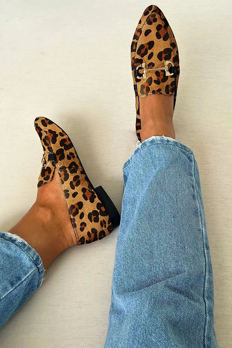 MOCASINES CON DETALLES METÁLICOS