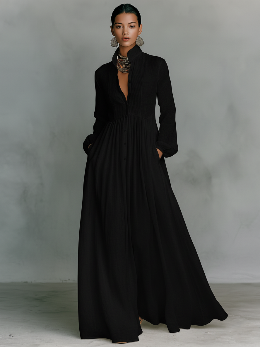 Robe longue minimaliste en coton et lin avec patchwork, col montant et manches longues.