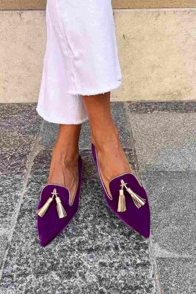 MOCASÍN ELEGANTE CON BORLAS