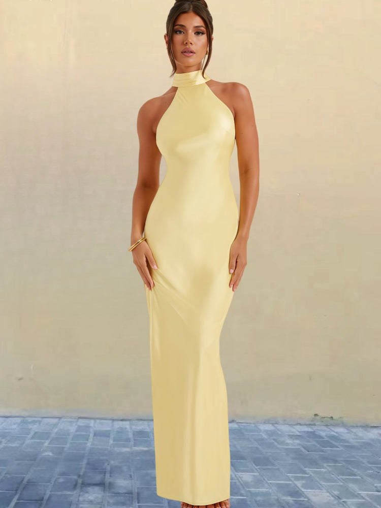 ZEYNEP | Elegante vestido largo de satén con escote halter