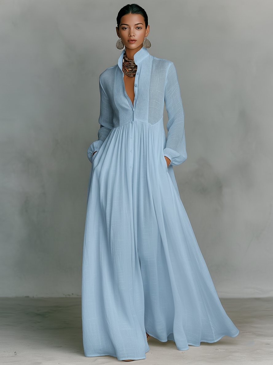 Robe longue minimaliste en coton et lin avec patchwork, col montant et manches longues.