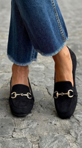 MOCASINES NEGROS CON CABALLO DORADO
