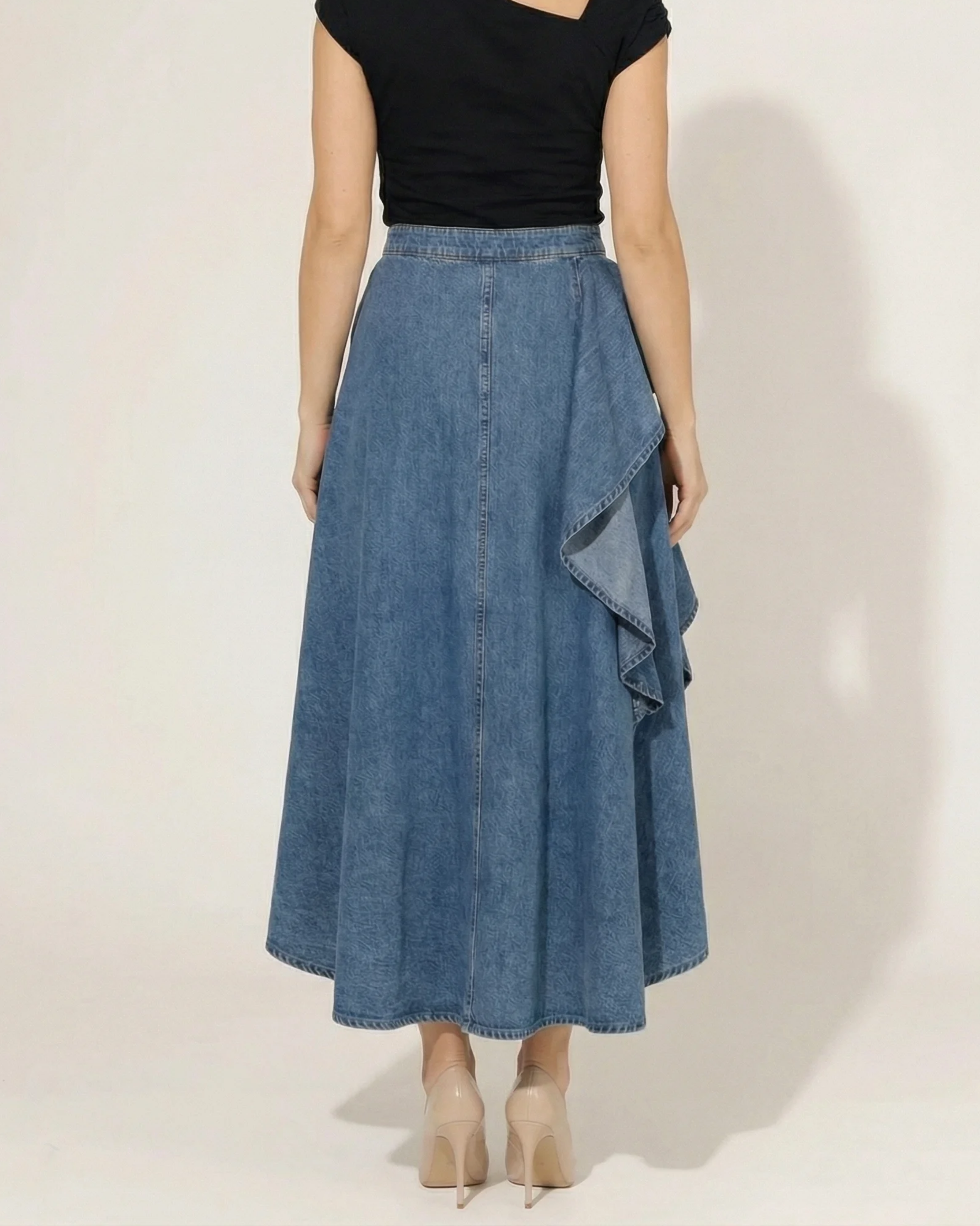 Falda con volantes de denim