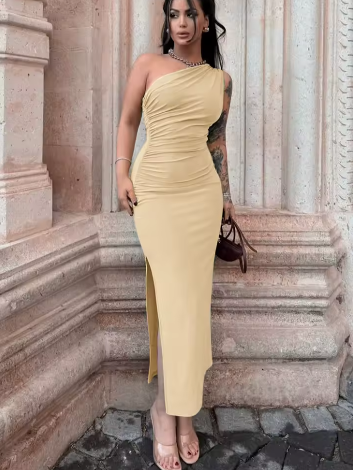 ROBE NOIR™ — ÉLÉGANCE ASYMÉTRIQUE