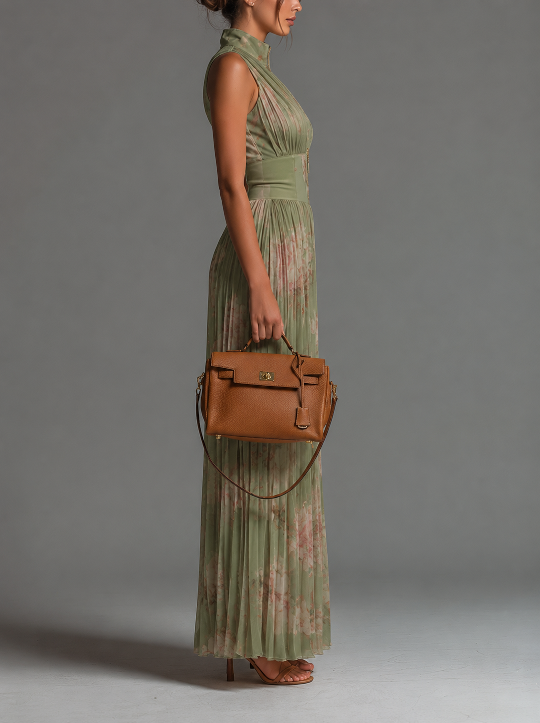 Valentina | Combinaison plissée en mousseline vert sauge à motifs floraux, avec manches kimono