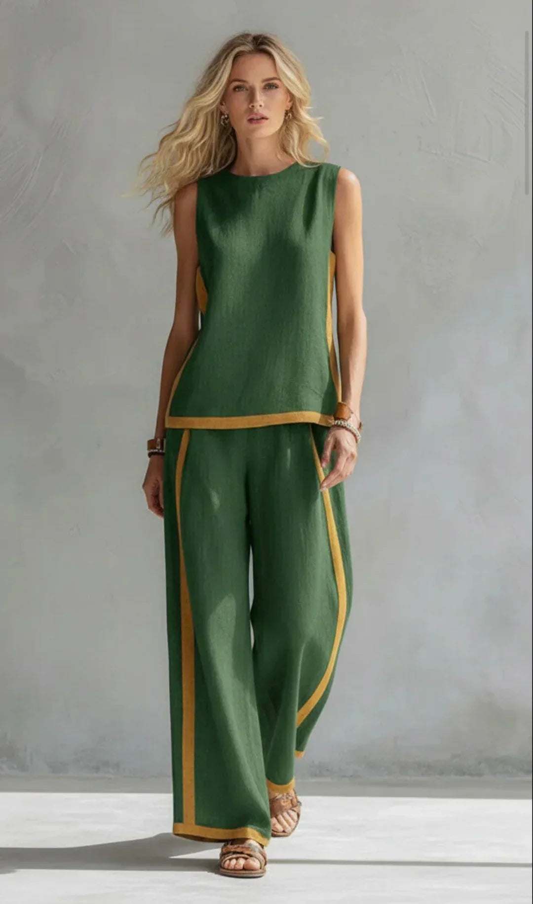 Ursula - Un ensemble gilet et pantalon élégant et décontracté, avec des finitions bicolores.