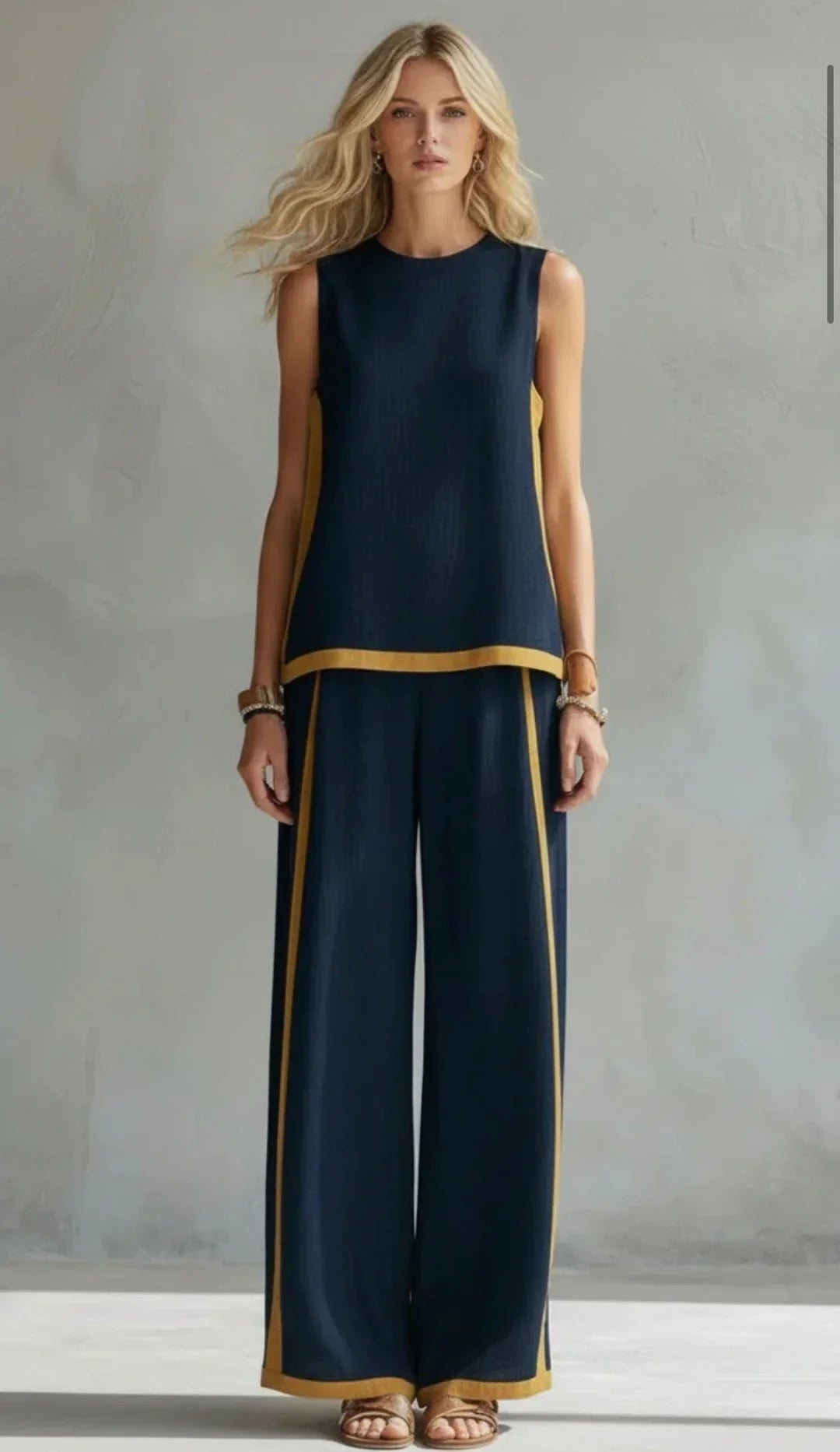 Ursula - Un ensemble gilet et pantalon élégant et décontracté, avec des finitions bicolores.