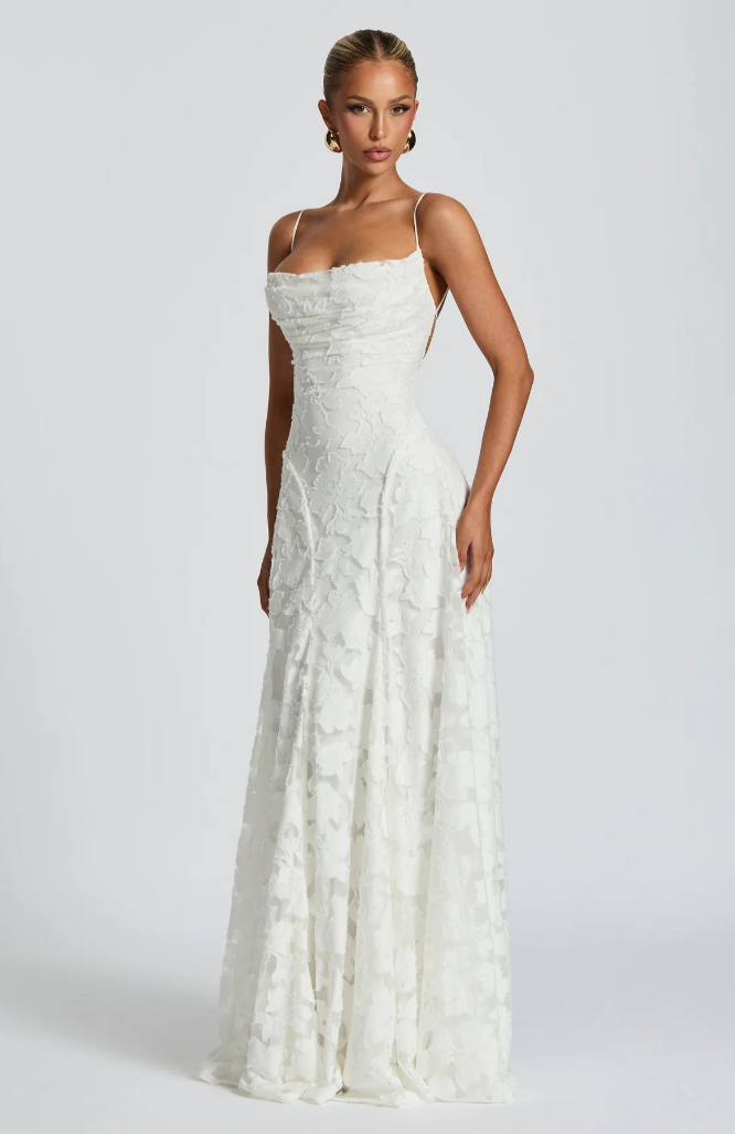SOFIA | Robe longue en dentelle élégante