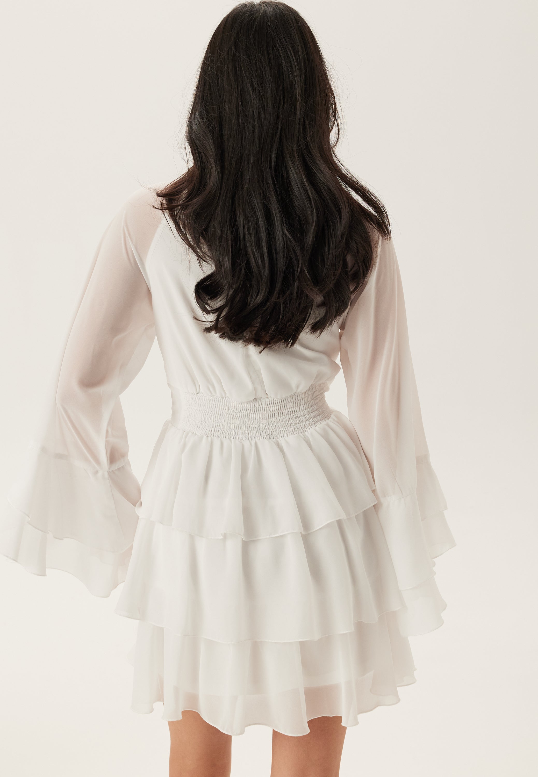 Vestido corto con triple volante