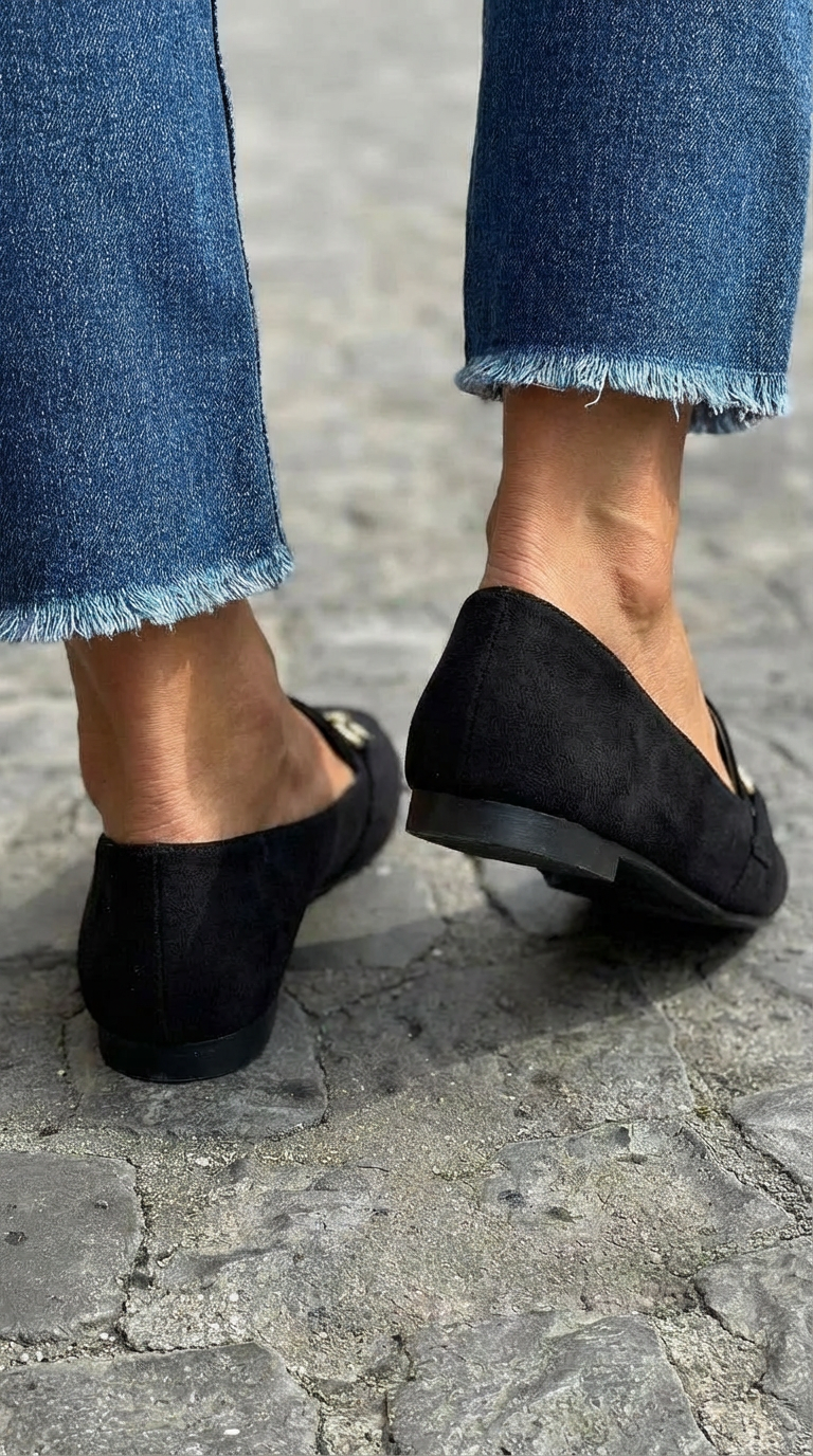 MOCASINES NEGROS CON CABALLO DORADO