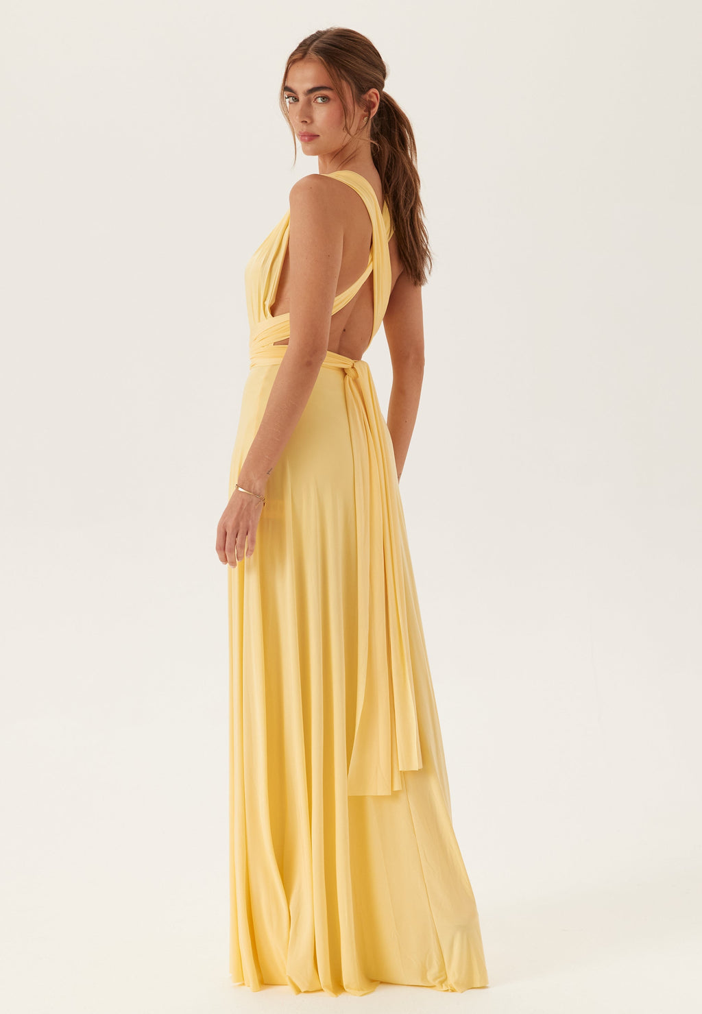 Vestido largo con lazos múltiples