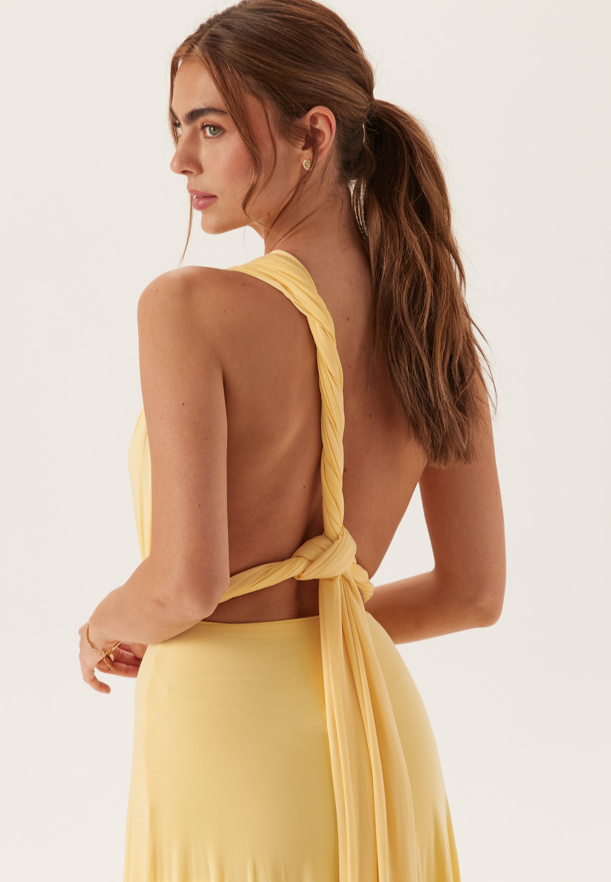 Vestido largo con lazos múltiples