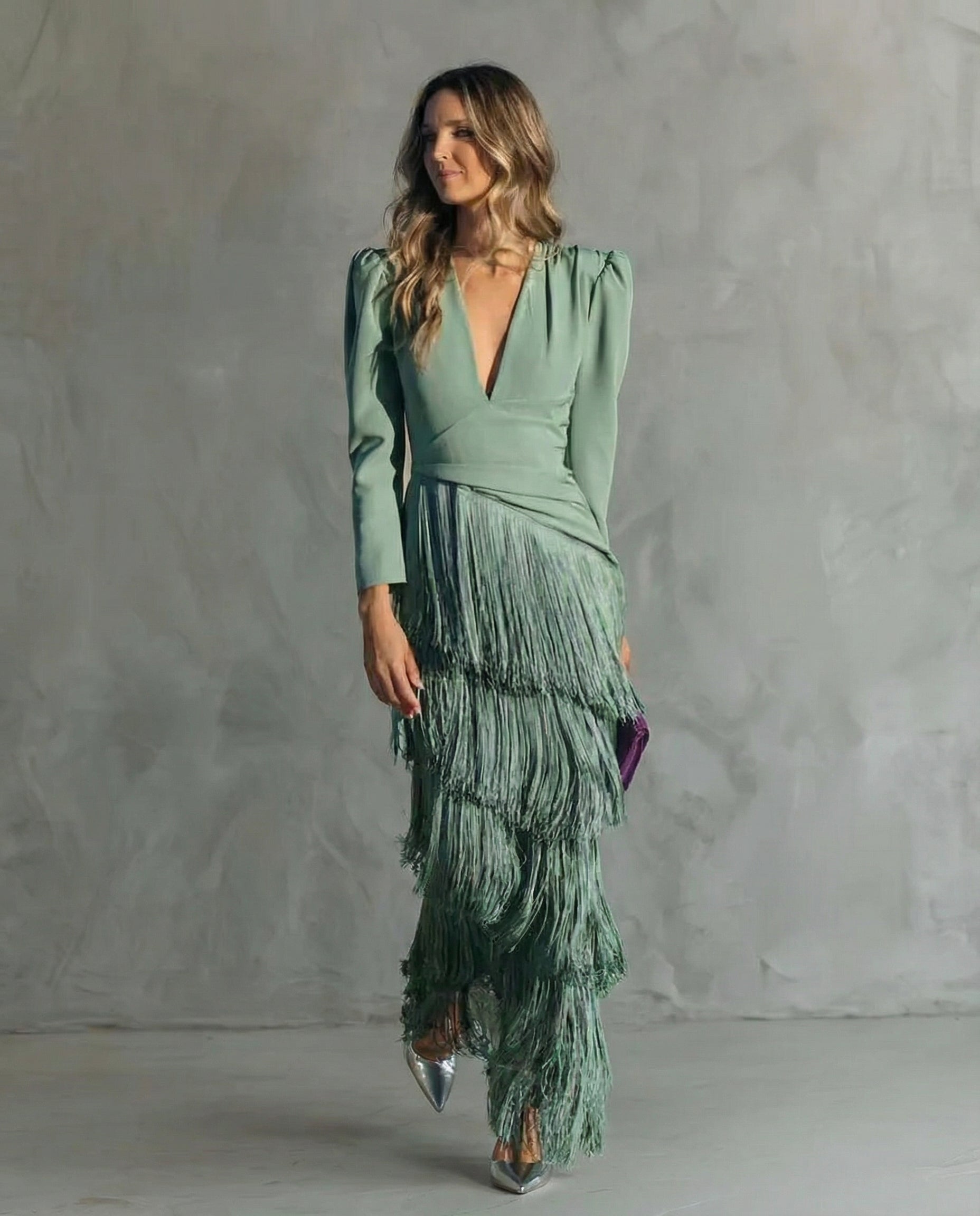 Alessia - Elegante vestido midi con mangas con flecos