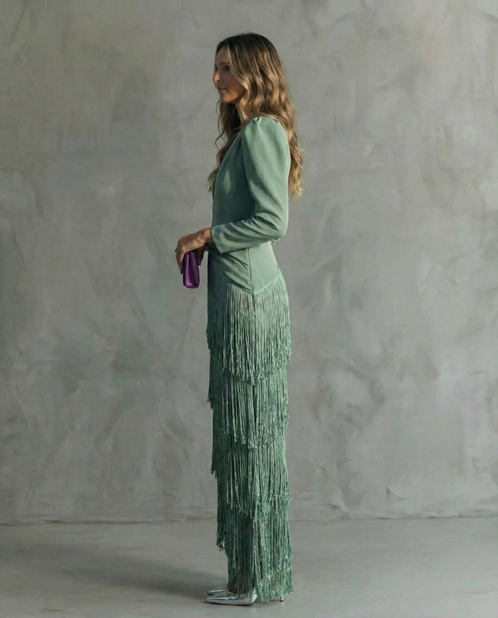 Alessia - Elegante vestido midi con mangas con flecos