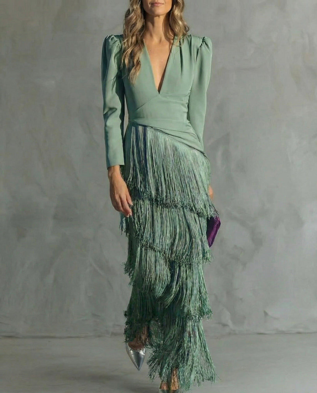 Alessia - Elegante vestido midi con mangas con flecos