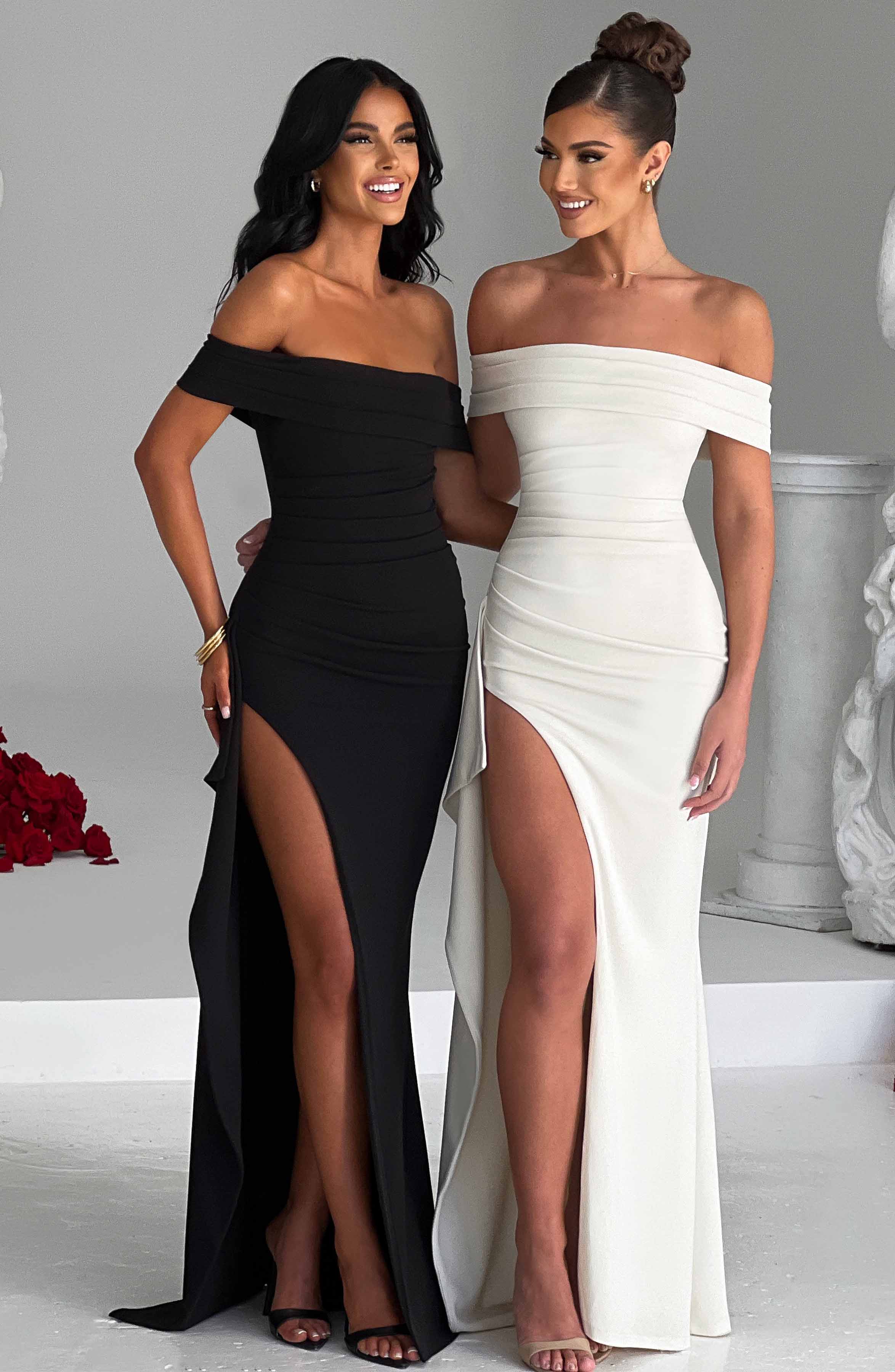 KIM | Vestido largo de satén con hombros descubiertos