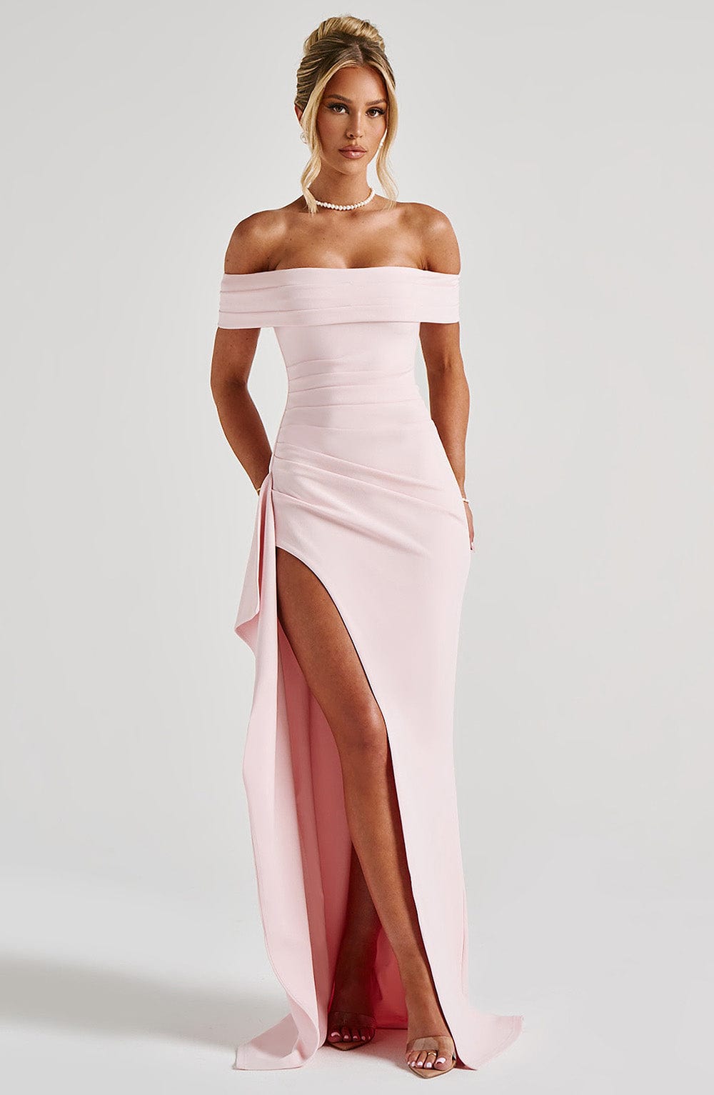 KIM | Vestido largo de satén con hombros descubiertos