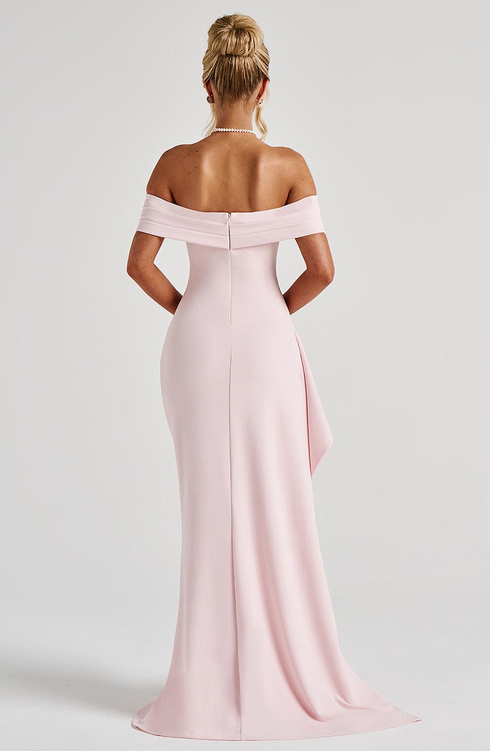 KIM | Vestido largo de satén con hombros descubiertos