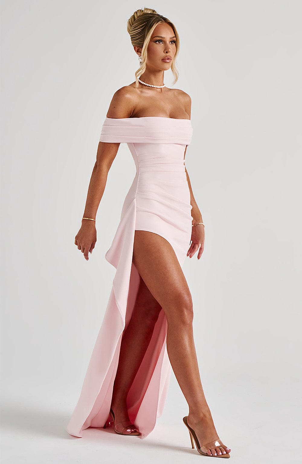 KIM | Vestido largo de satén con hombros descubiertos