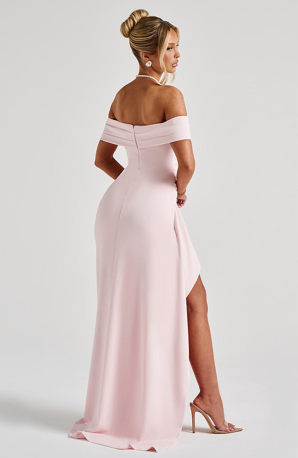 KIM | Vestido largo de satén con hombros descubiertos