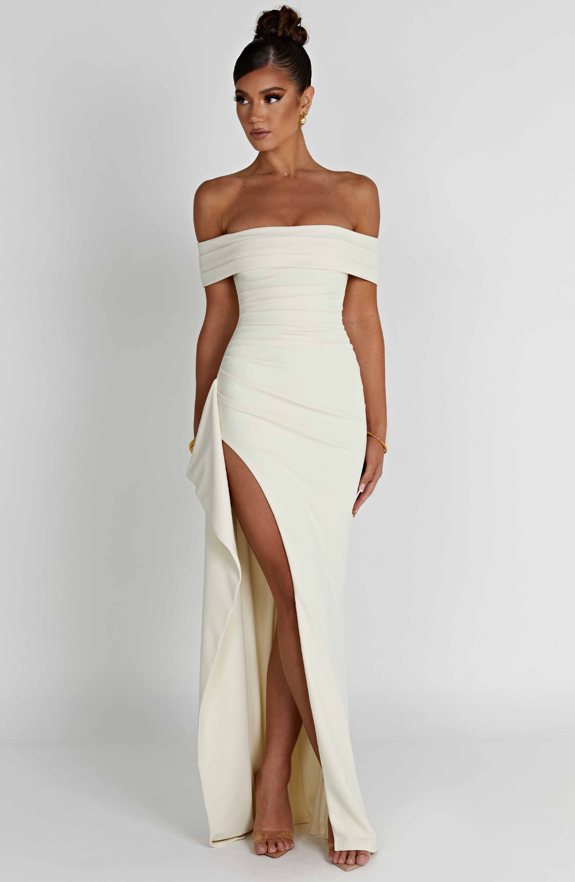 KIM | Robe longue en satin à épaules dénudées