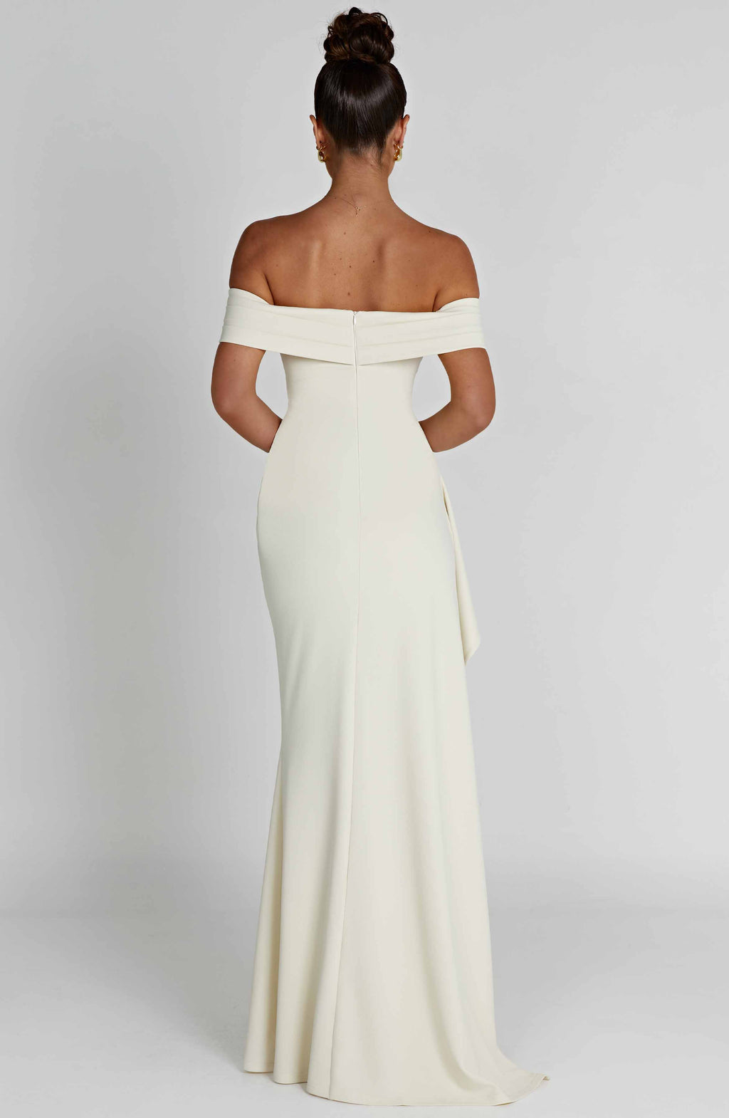 KIM | Vestido largo de satén con hombros descubiertos