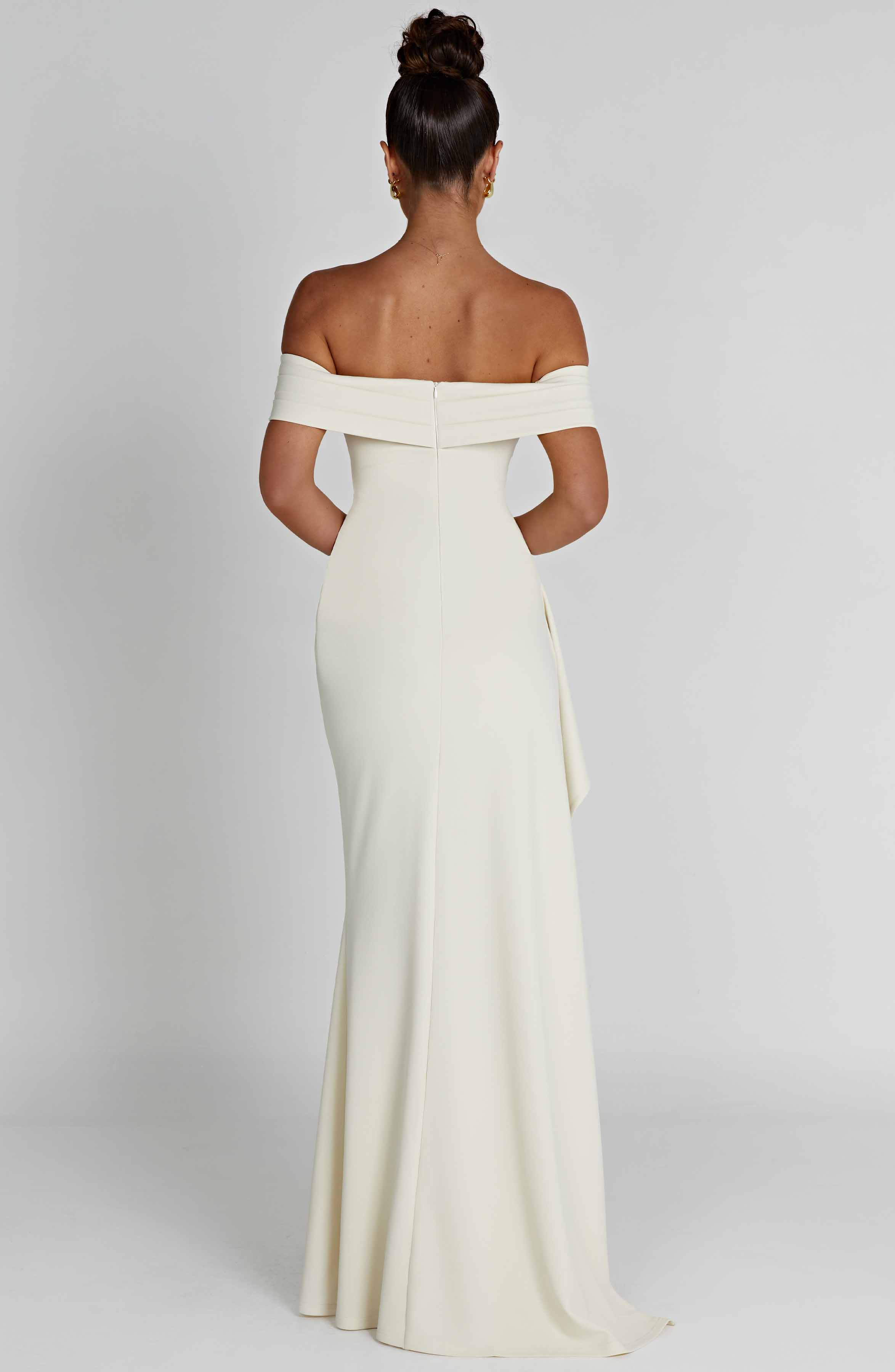 KIM | Vestido largo de satén con hombros descubiertos