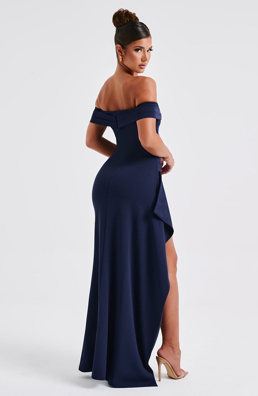 KIM | Vestido largo de satén con hombros descubiertos