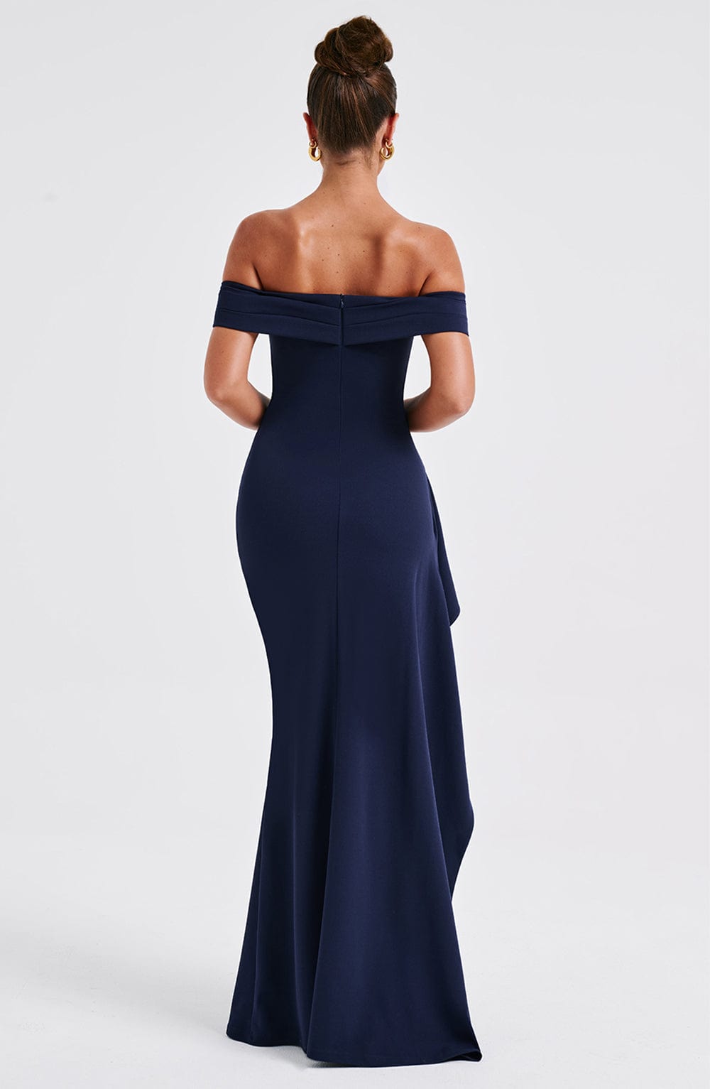 KIM | Vestido largo de satén con hombros descubiertos