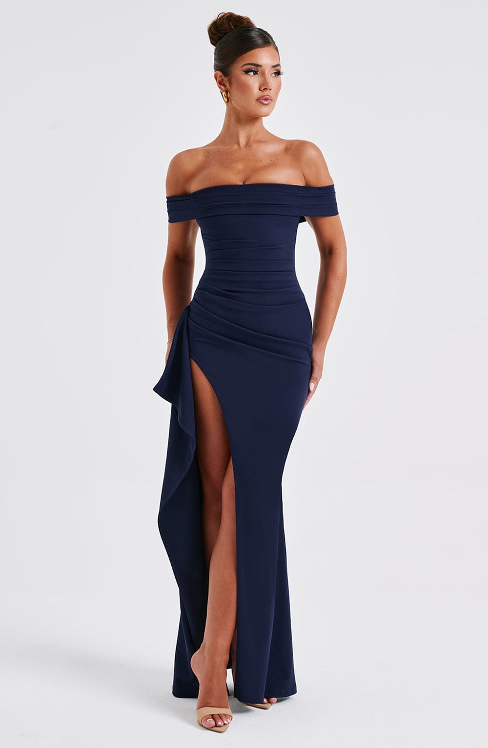 KIM | Vestido largo de satén con hombros descubiertos