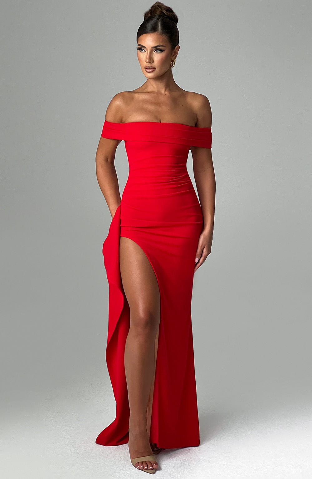 KIM | Vestido largo de satén con hombros descubiertos
