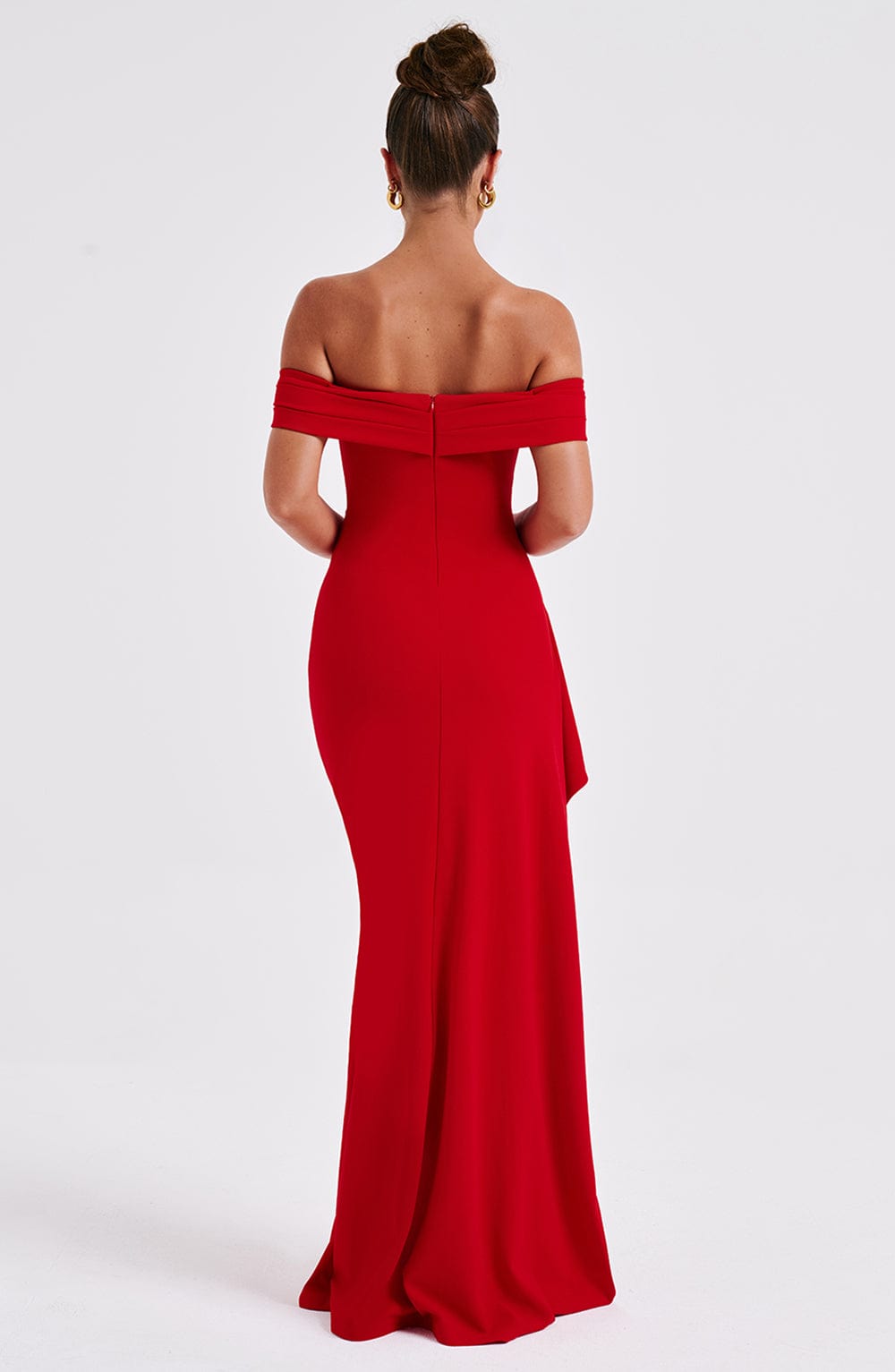 KIM | Vestido largo de satén con hombros descubiertos