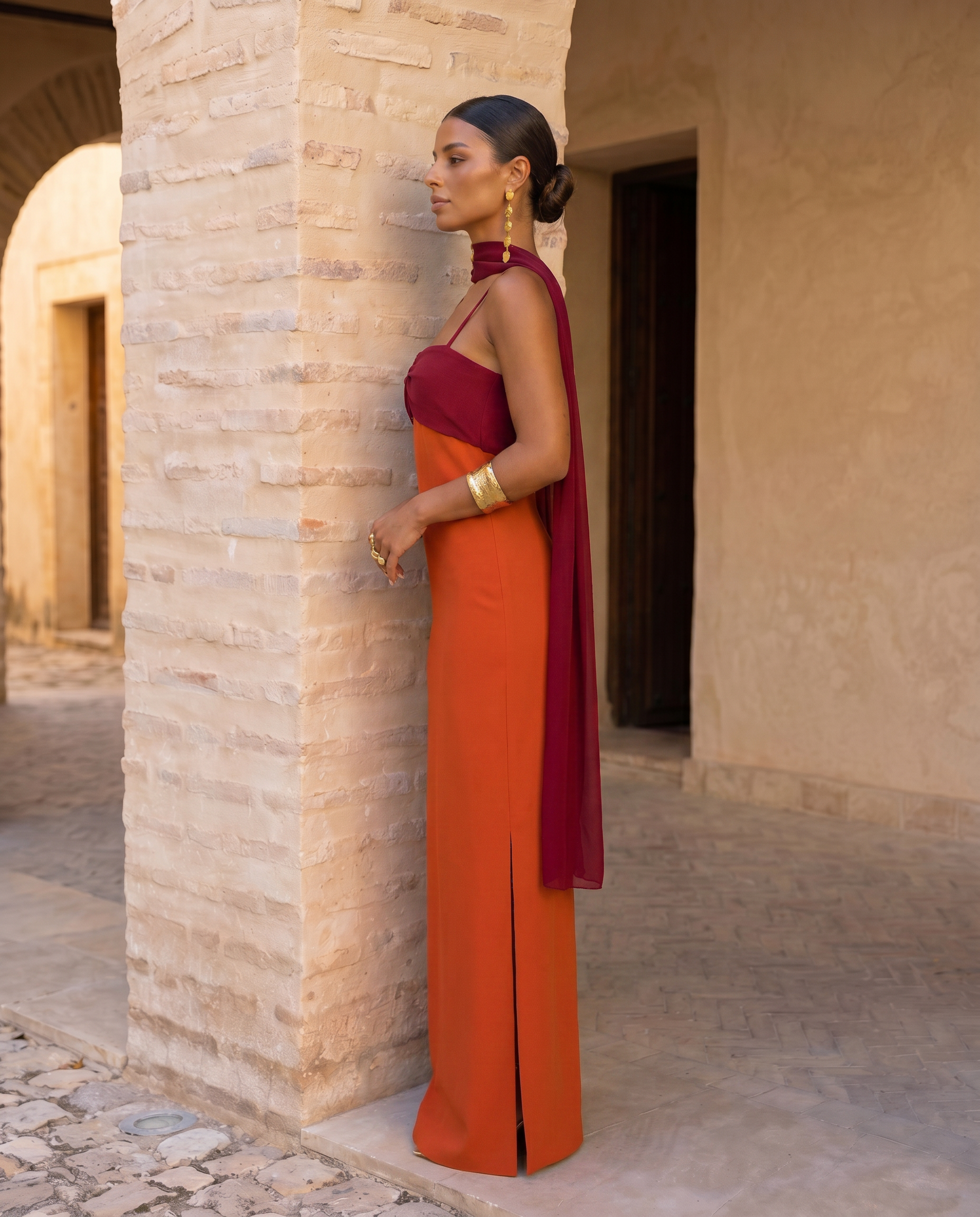 Sahara | Robe orange à encolure rouge