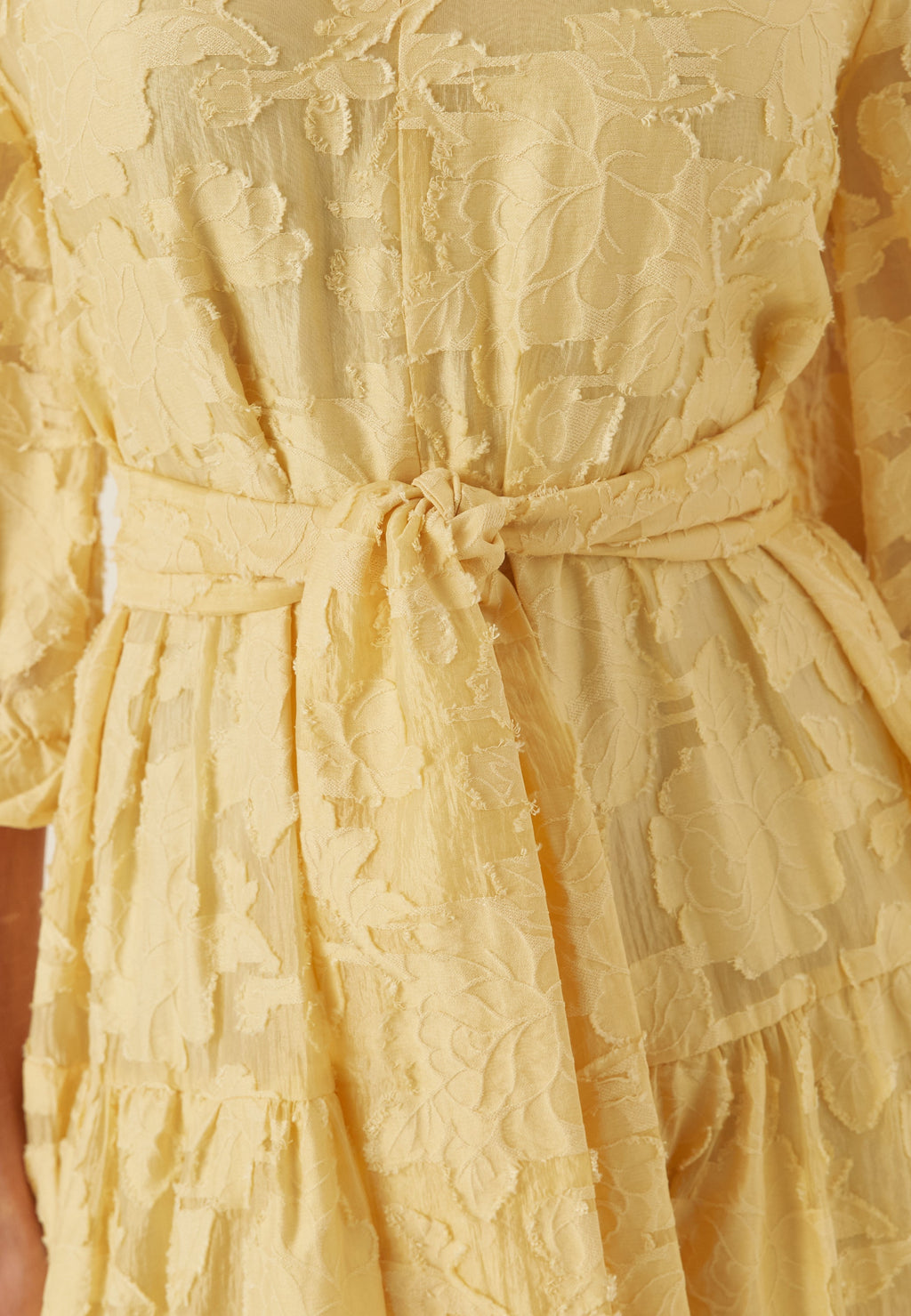 La robe en broderie anglaise parfaite pour l'été