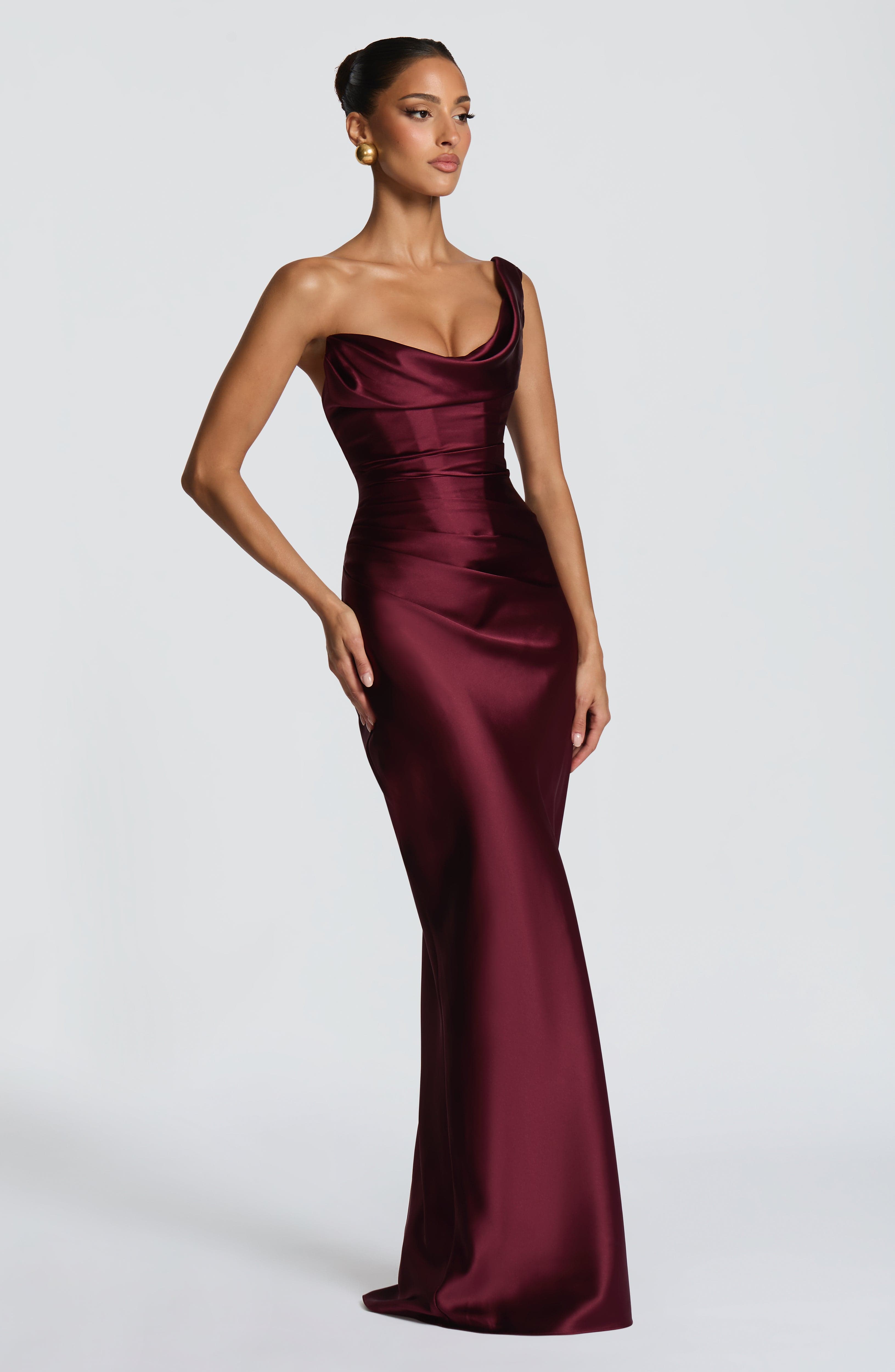 Vestido Carolina™ -  Elegancia asimétrica con caída satinada